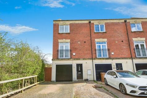 4 bedroom town house for sale