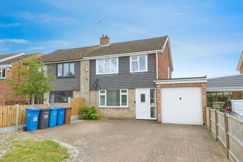 3 bedroom semi-detached house for sale