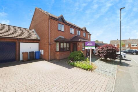 3 bedroom semi-detached house for sale