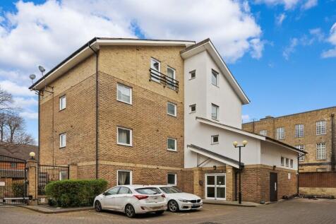 Melbourne Road, Wallington 2 bed ground floor flat for sale