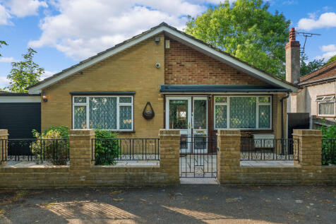 Medland Close, Hackbridge 3 bed detached bungalow for sale