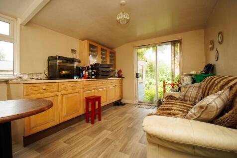5 bedroom terraced house for sale