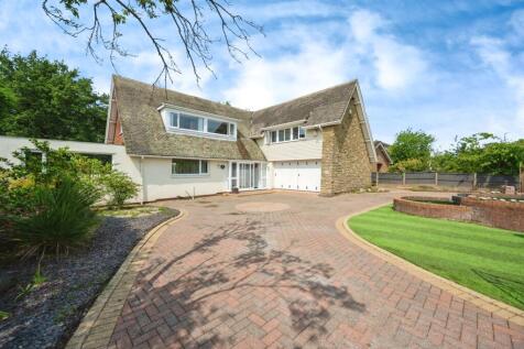 Ormskirk Road, Prescot L34 4 bed detached house for sale