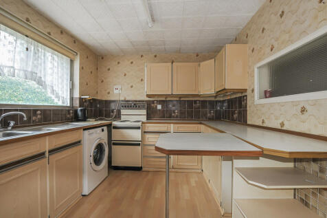 Wraysbury 3 bed detached bungalow for sale