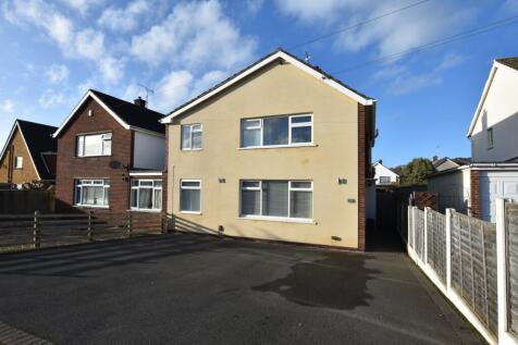5 bedroom link detached house for sale