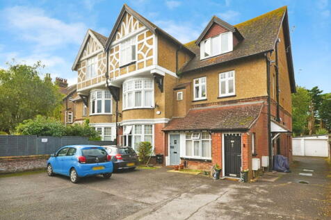 Norfolk Road, Littlehampton 3 bed flat for sale