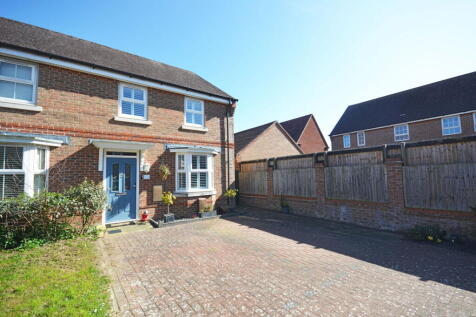 Sloe Gardens, Felpham, Bognor Regis 3 bed semi