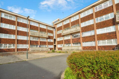 Sutherland Close, Bognor Regis 3 bed maisonette for sale