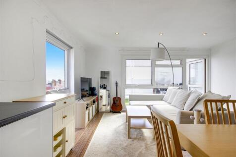 Avalon Close, Enfield 1 bed flat for sale