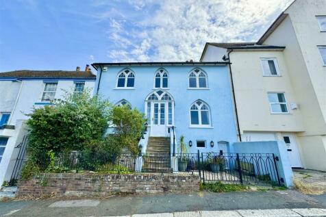 4 bedroom terraced house for sale