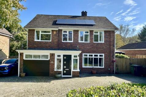 5 bedroom detached house for sale