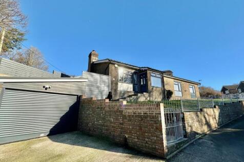 4 bedroom detached bungalow for sale