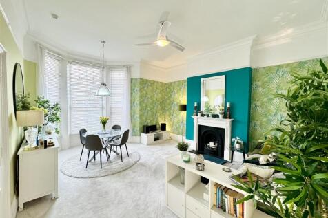 2 bedroom flat for sale