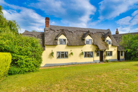 The Broadway, Great Dunmow 3 bed cottage for sale