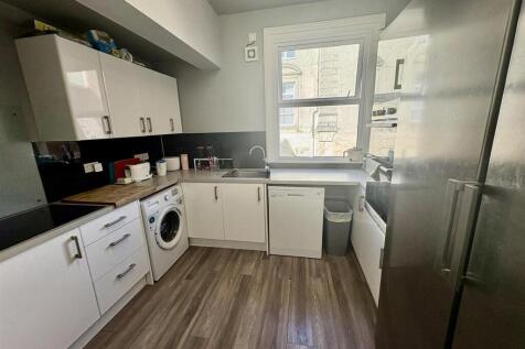 5 bedroom maisonette for sale