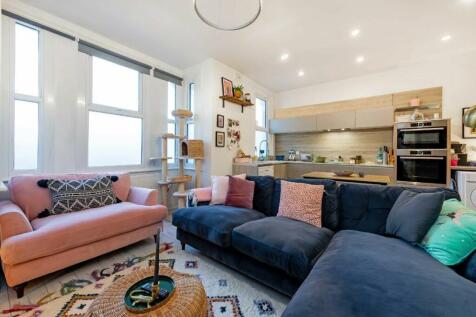 Park Avenue, Alexandra Park, N22 7HA 2 bed flat for sale