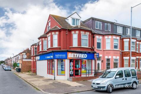 &     Arundel Road, Great Yarmouth NR30 3 bed duplex for sale