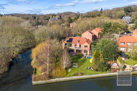 Thorpe Hall Close, Norwich NR7 5 bed detached house for sale