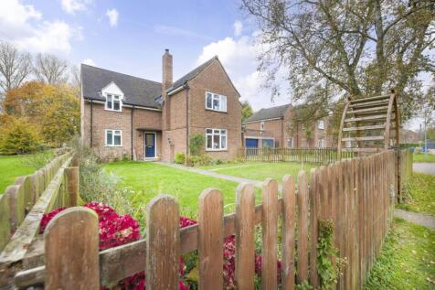 Douglas Close, Norwich NR6 4 bed detached house for sale