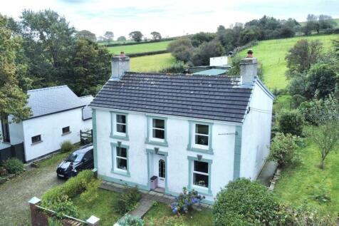 Ciliau Aeron, Lampeter 4 bed property with land for sale