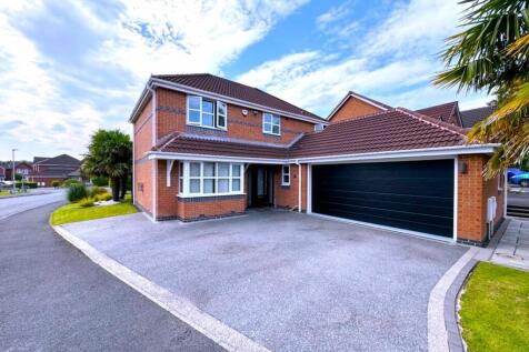 4 bedroom detached house for sale