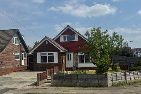 Cotswold Crescent, Bury BL8 3 bed detached bungalow for sale