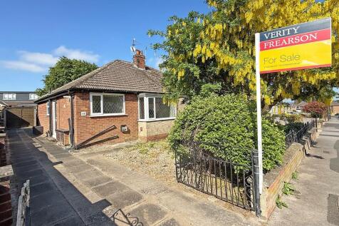 2 bedroom semi-detached bungalow for sale