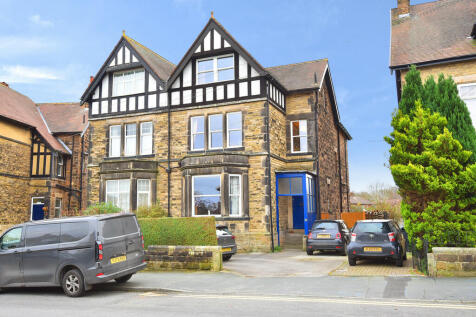6 bedroom semi-detached house for sale