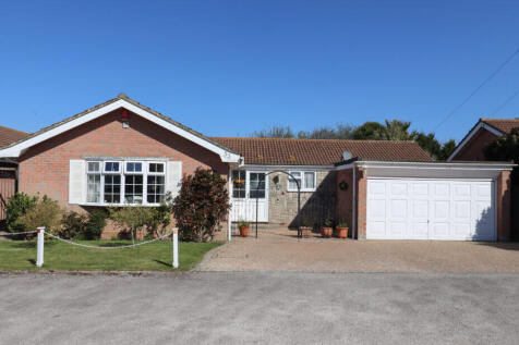 4 bedroom detached bungalow for sale