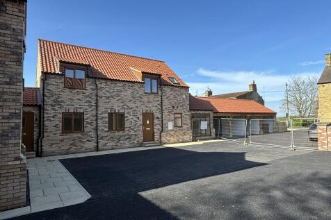 3 bedroom link detached house for sale