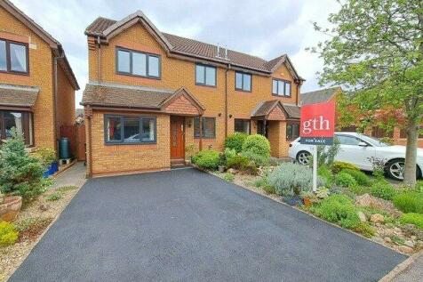 3 bedroom semi-detached house for sale