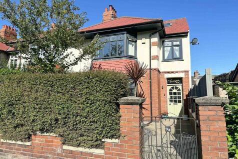 4 bedroom end of terrace house for sale