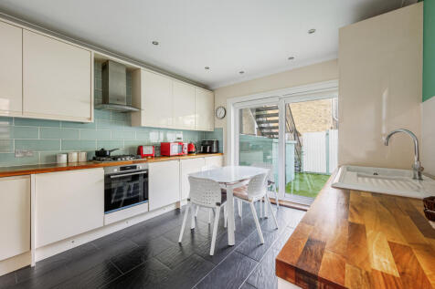 Fauconberg Road, London 3 bed flat for sale