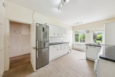Lawford Road, Chiswick, London 3 bed flat for sale