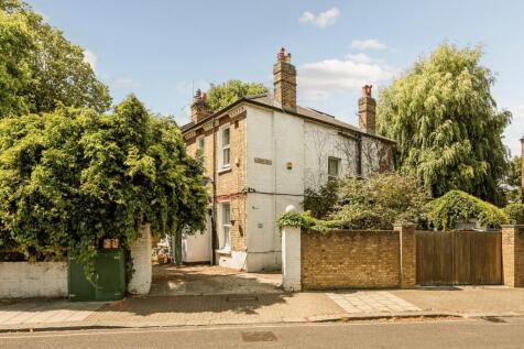 5 bedroom semi-detached house for sale