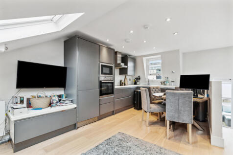 Dawes Road, Fulham Broadway, London 2 bed maisonette for sale