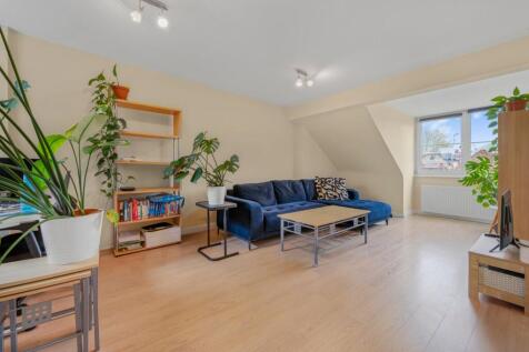 Compayne Gardens, South Hampstead... 2 bed flat for sale