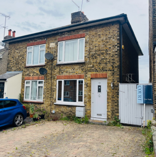 Junction Road, Warley, Brentwood, CM14 2 bed semi