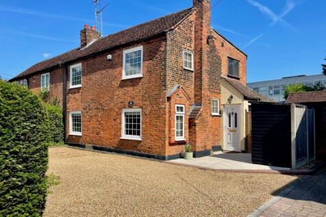 Chelmsford Road, Shenfield... 3 bed semi