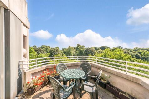 3 bedroom flat for sale