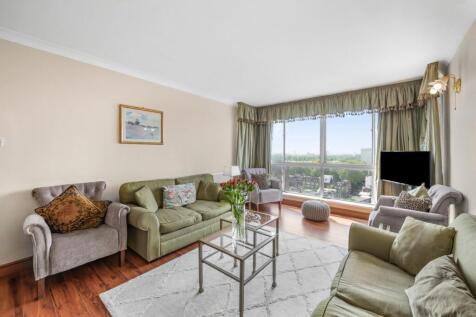 Quadrangle Tower, Cambridge Square... 2 bed flat for sale