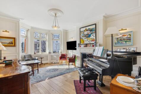 3 bedroom flat for sale
