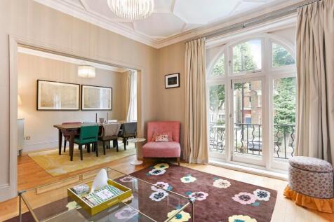 3 bedroom flat for sale
