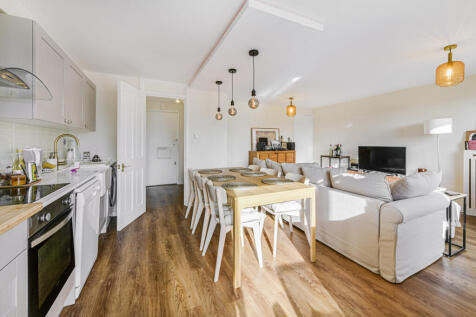 George Eliot House, Vauxhall Bridge... 2 bed flat for sale