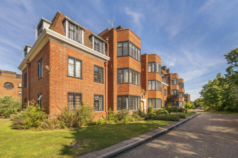 Newnham House, Manor Fields, London 2 bed flat for sale