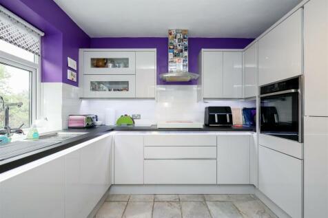 Frensham Drive, London 2 bed flat for sale