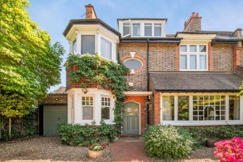 5 bedroom semi-detached house for sale