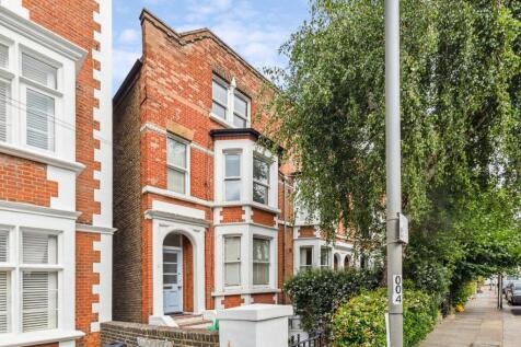 Burstock Road, London 3 bed flat for sale