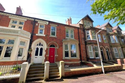 5 bedroom terraced house for sale