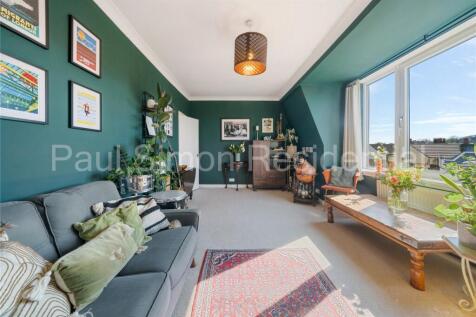 Grand Parade, Green Lanes, London, N4 2 bed apartment for sale